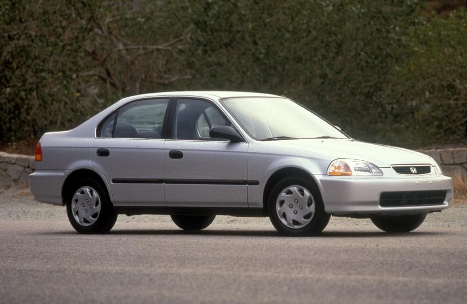 <h3 class="cms-H3-H3"><b>Honda Civic (cupé y sedán)</b></h3>
<br>
<br>
<b>Modelos:</b> 1996 – 2000
<br>
<b>Unidades involucradas: </b>636,066