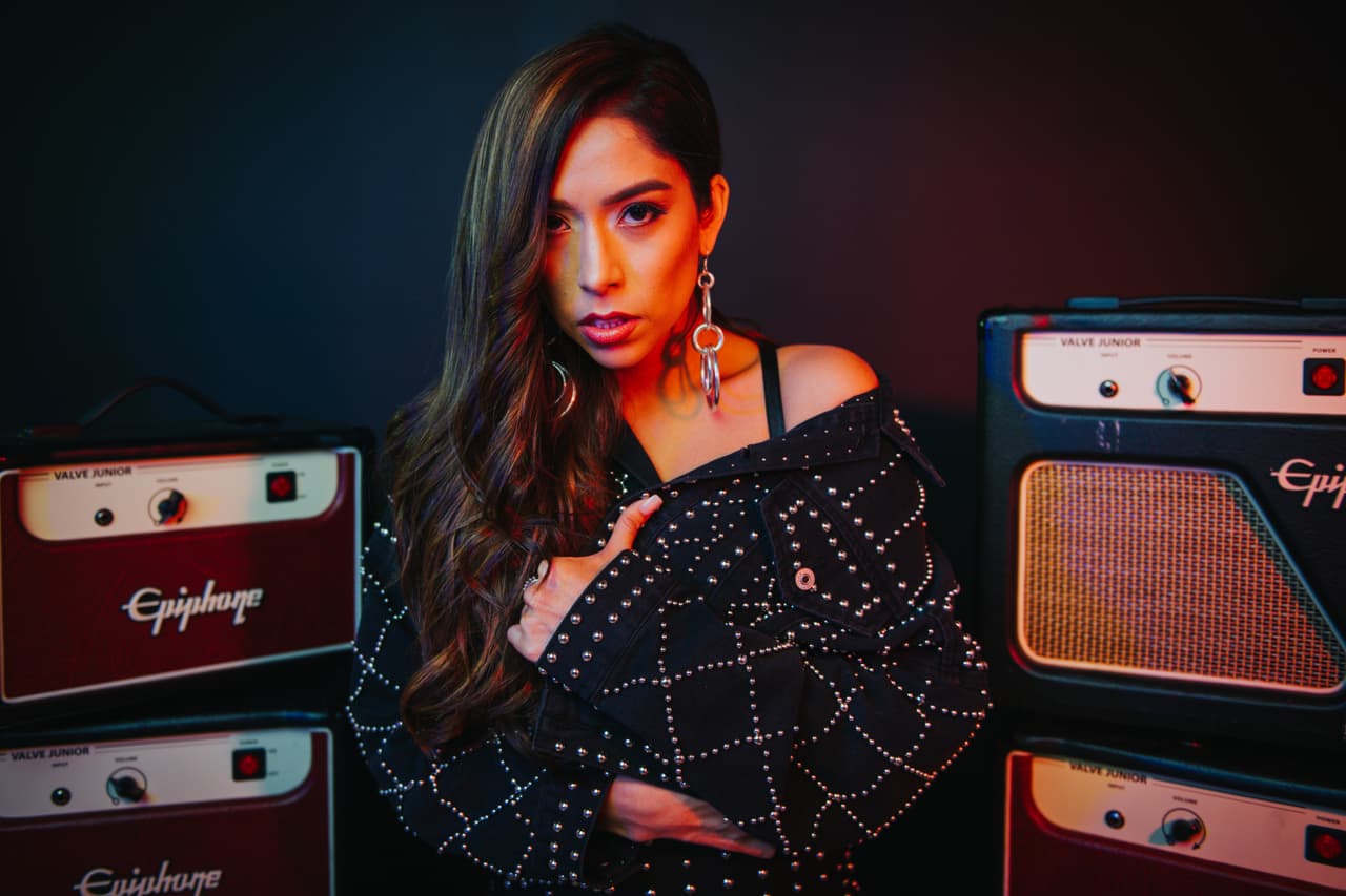 Una vez como parte de la competencia, Virginia confesó que soñó con ser cantante desde los doce años, que se graduó como periodista en la Texas Tech University y que 'Cuando el destino', de José Alfredo Jiménez, es una canción que nunca deja de cantar.