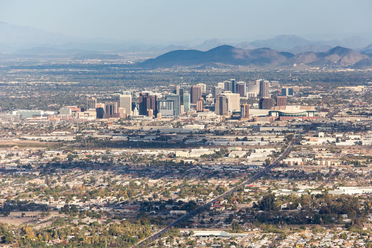 <b>Arizona. 12 dólares la hora. </b>Aumenta 1 en 2020 (11.00 salario actual). Los estados y ciudades pueden establecer sus salarios mínimos, pero siempre por encima del federal.
<br>