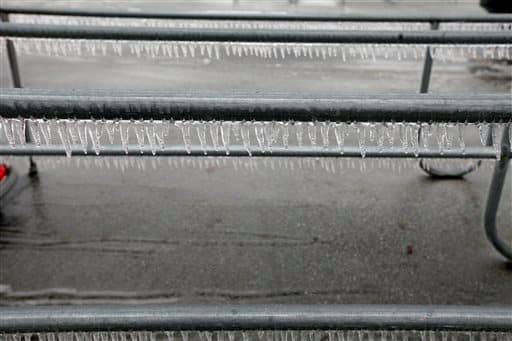 Gotaqs coneladas sobre una barda en Burlington, Iowa.