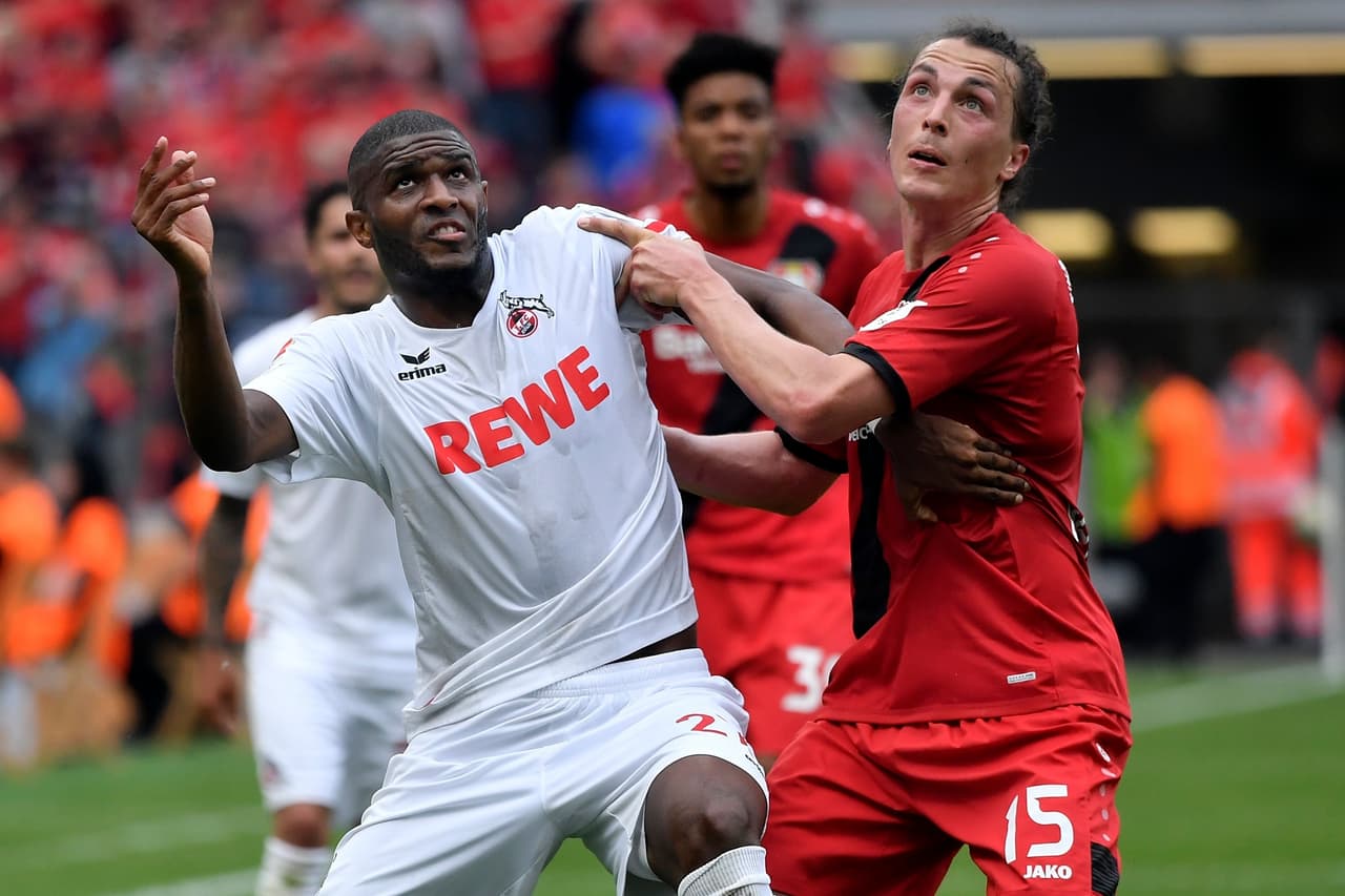 Colonia incomodó al Bayer Leverkusen en el principio del partido, ocupando espacio e impidiendo que los locales hicieran su juego.