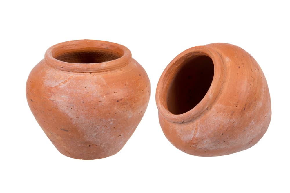 Unos amuletos súper efectivos para los nacidos bajo el signo de Acuario son las vasijas de todo tipo, pero particularmente aquellas de origen mineral, como las de barro, de cerámica yhasta de metal.