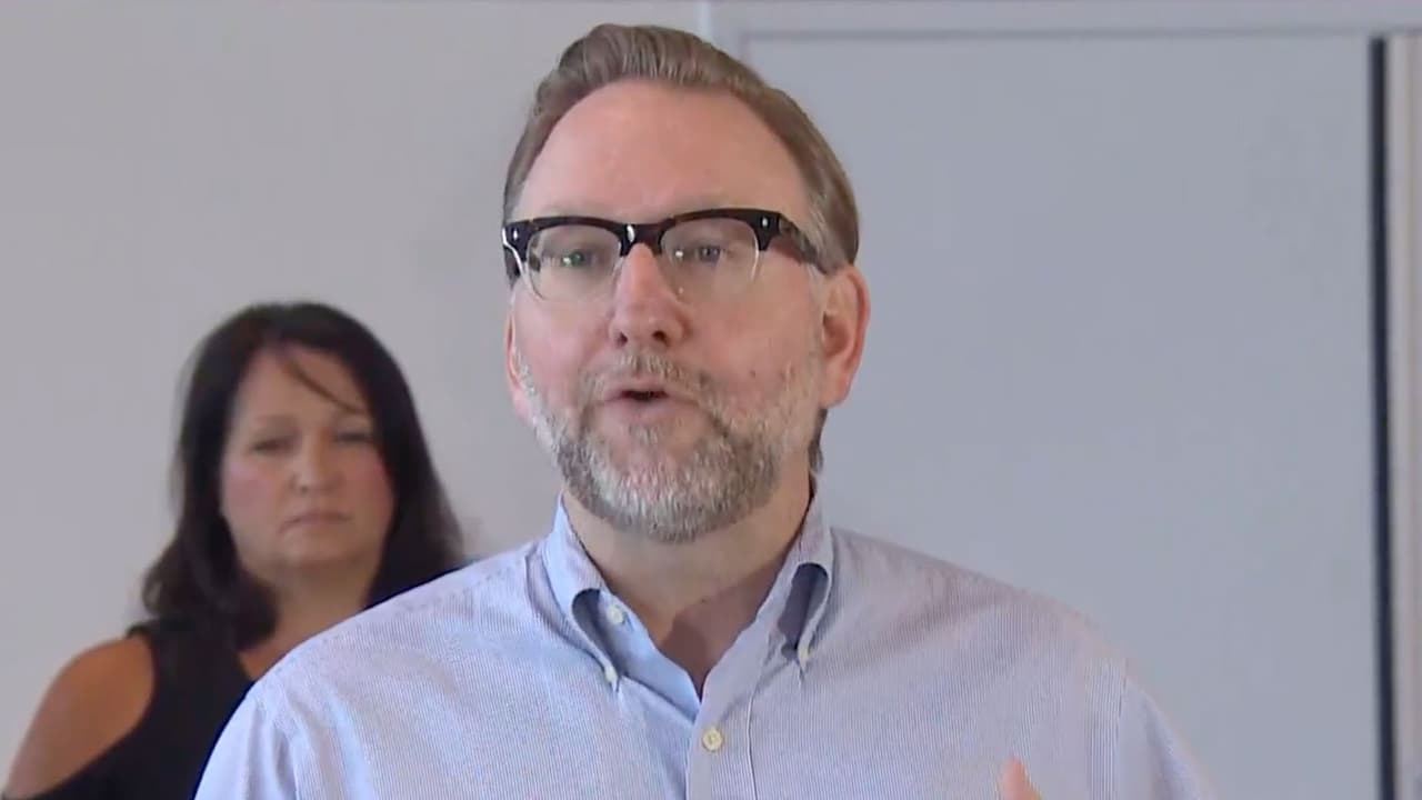 El pastor de la iglesia a la que se congregaban los Collins, Steve Bezner, fue el encargado de hablar frente a las cámaras y aclaró que hasta el momento no se han organizado ceremonias religiosas en honor a las víctimas.