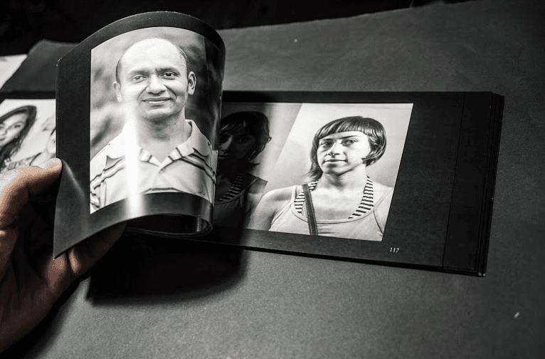 “Con esto, lo que hacemos es una reproducción en pelo de la fotografía que cada persona nos da (‘pelugrafía’).