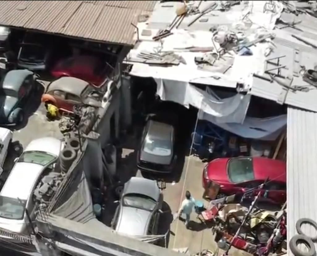 El cariño y la dedicación que Armando le ha puesto a su albergue no solo ha salvado vidas, sino que las ha cambiado por completo. Muchos indocumentados que llegan al refugio deciden renunciar a Estados Unidos para empezar una nueva vida en México, donde han convertido un taller mecánico
<b> en una gran familia llena de hermandad y bienestar que los gobernantes no han podido darles. </b>
<br>