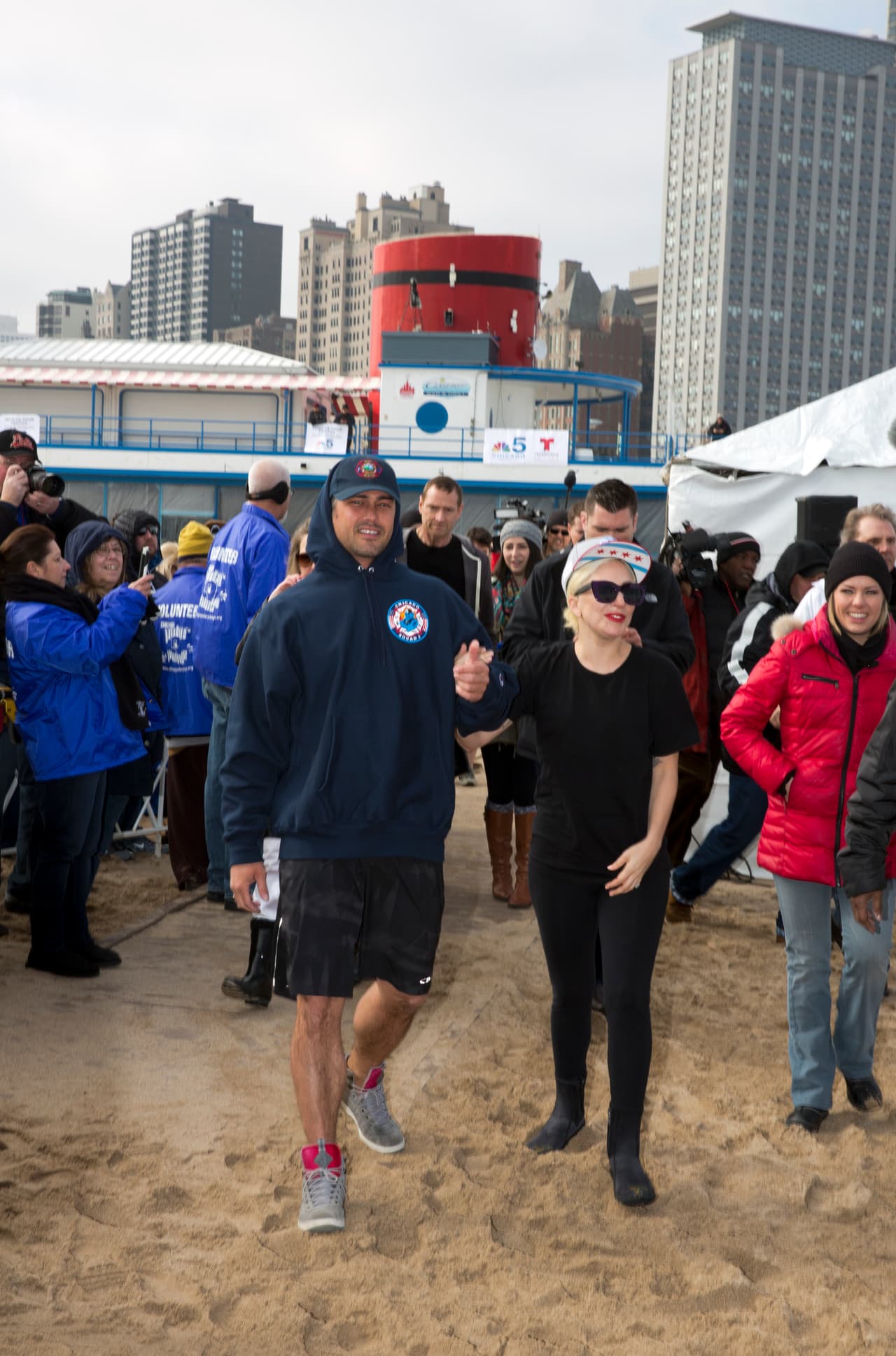 “No era amor, no era amor, era una ilusión perfecta”, dice el coro del tema 'Perfect Illusion', canción con la que comentó en una entrevista para E! News: "Estoy segura que él también se ha sentido así en algunas ocasiones”.