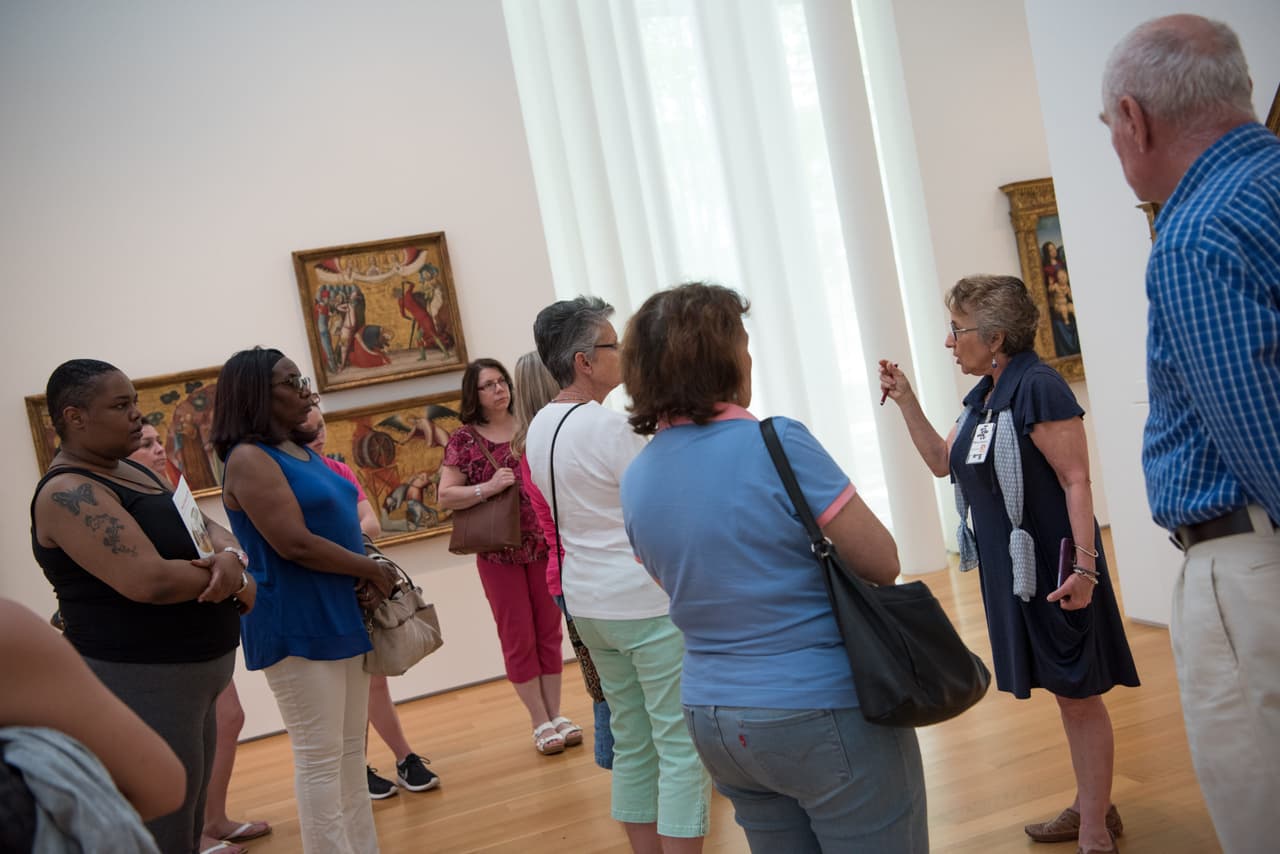 <b>Visita al museo de arte:</b> Lleve a los niños durante el día a explorar el museo y almuerza en el lugar. Para una cita divertida, ve a "Art in the Evening”, mira una película o exhibición de época, o disfruta de mucho más.