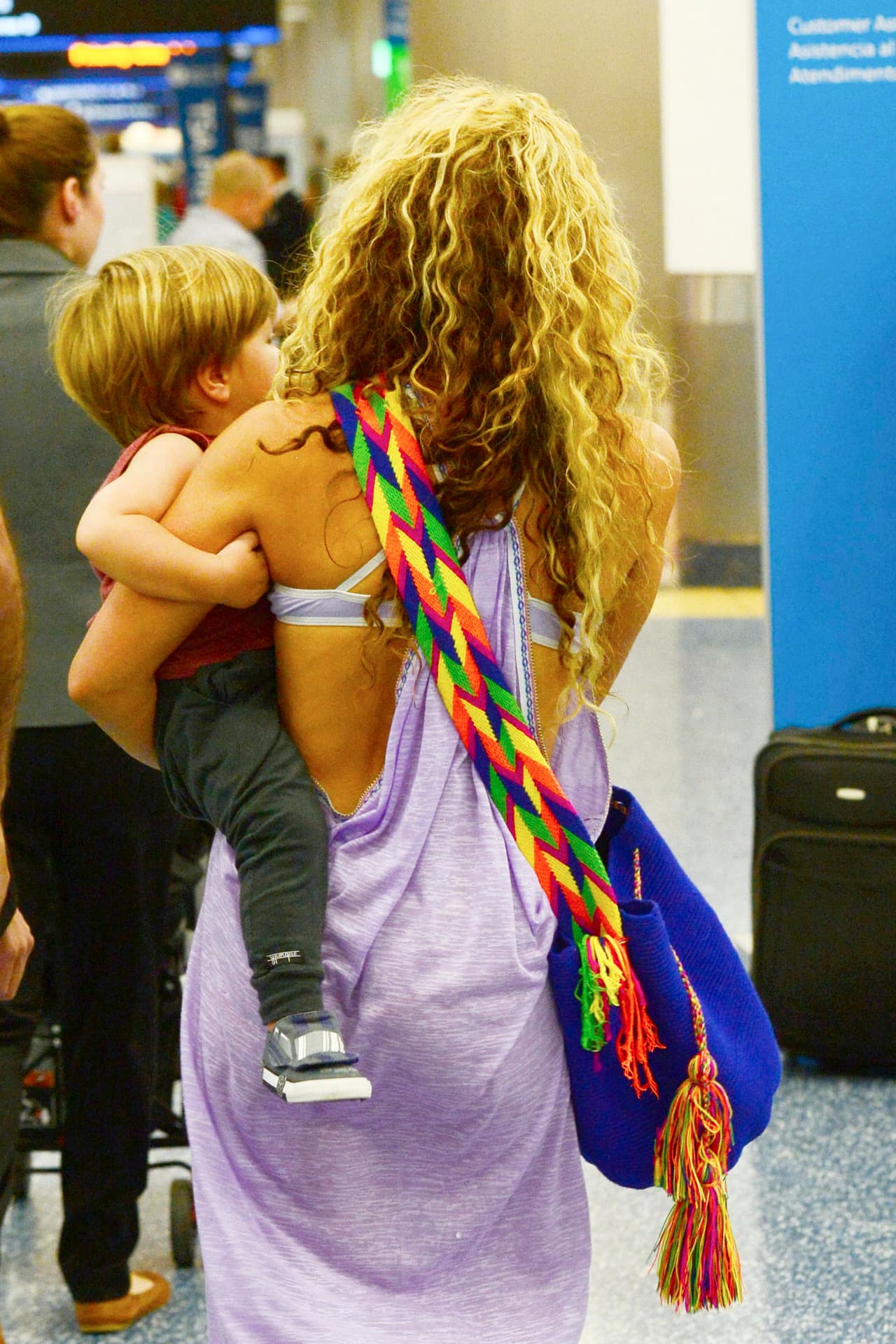 ¡Por fin! Pudo dejar el aeropuerto en paz.