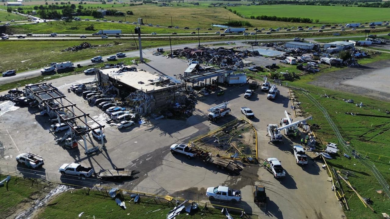 Esta es la gasolinera Shell y el restaurante donde Hugo Parra se resguardó junto a 50 personas mientras el tornado pasaba por Valley View.