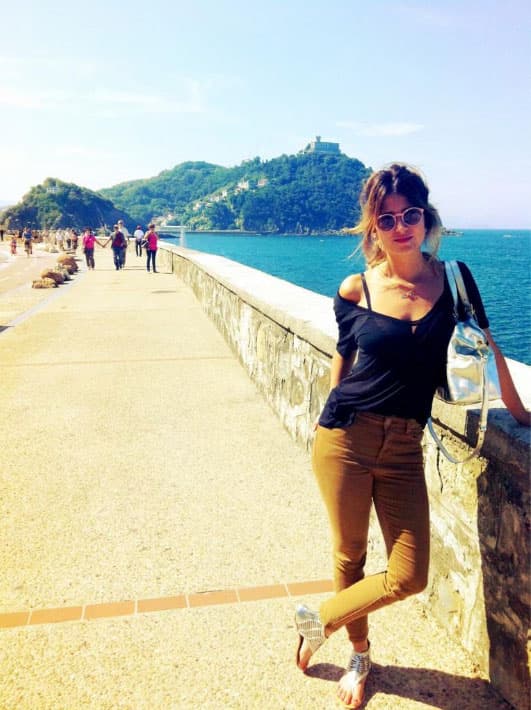 En 1999 debutó como actriz en la serie juvenil 
<i>Francisco el matemático</i>. Dos años después hizo 
<i>Un ángel llamado azul </i>y en el 2004 participó en 
<i>Lorena, atado a tu recuerdo</i>.