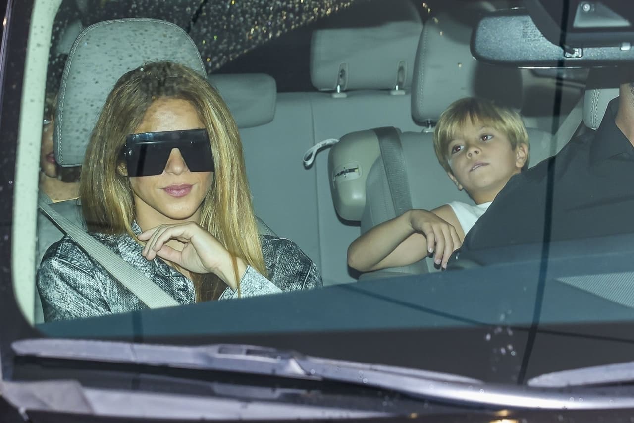 Shakira estará algunos días en casa mientras prepara su salida hacia Puerto Rico en donde la esperan para 
<b><a href="https://www.univision.com/shows/premios-juventud/premios-juventud-2023-cuando-donde-y-a-que-hora-ver-la-gala-univision" target="_blank">los próximos Premios Juventud 2023. </a></b>
<br>