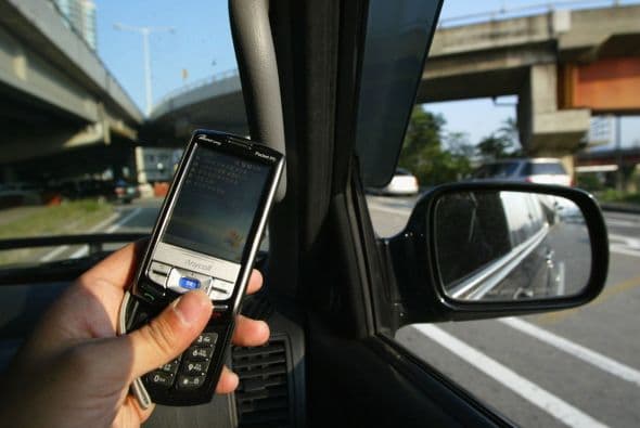 “Manténgase alejado de sus aplicaciones”: California lanza campaña para evitar que las personas usen su teléfono mientras conducen    