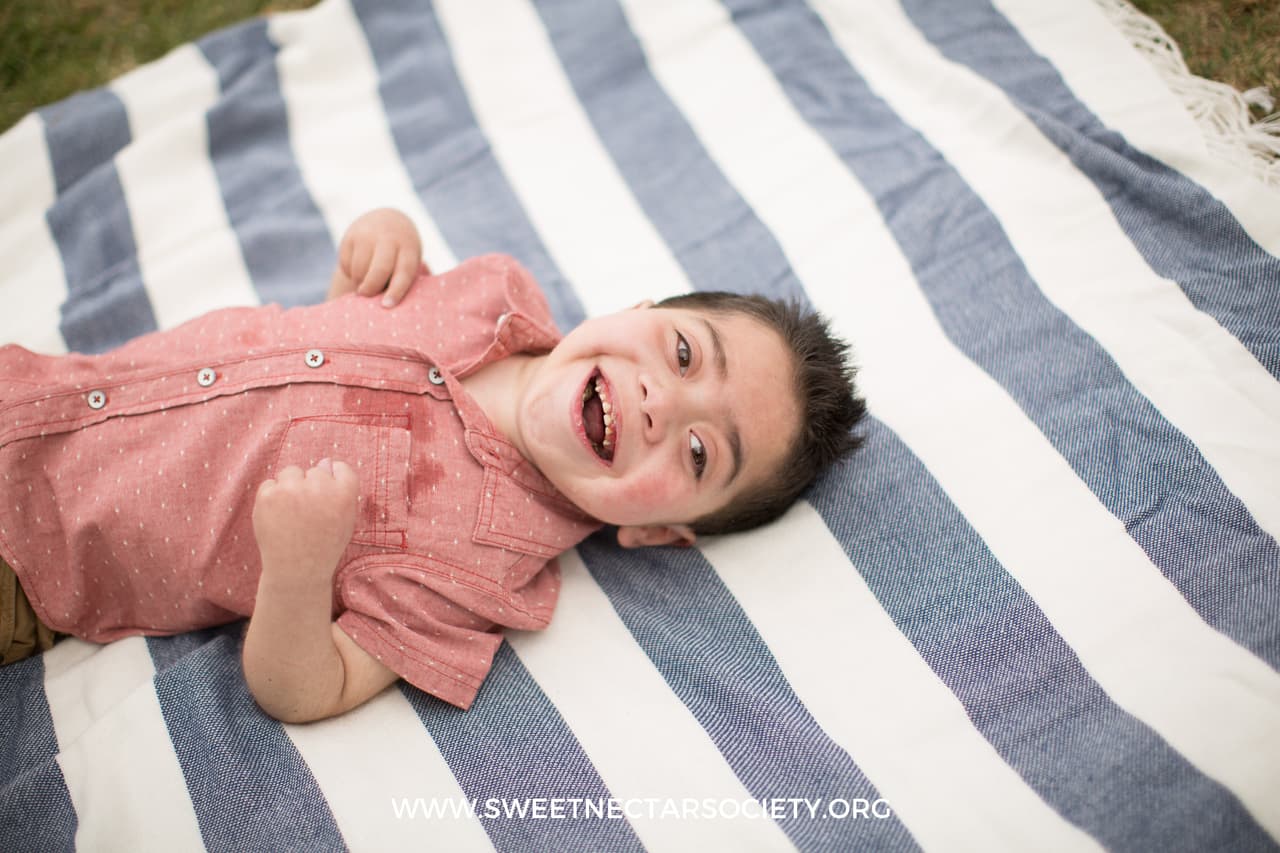 La organización proporciona ropa para la sesión, imágenes digitales editadas y un álbum.