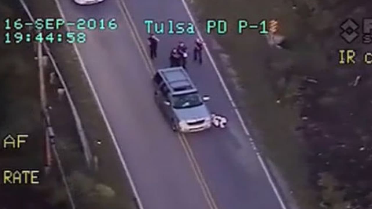 Policía mata a un afroestadounidense desarmado cuyo vehículo quedó averiado en una carretera de Oklahoma