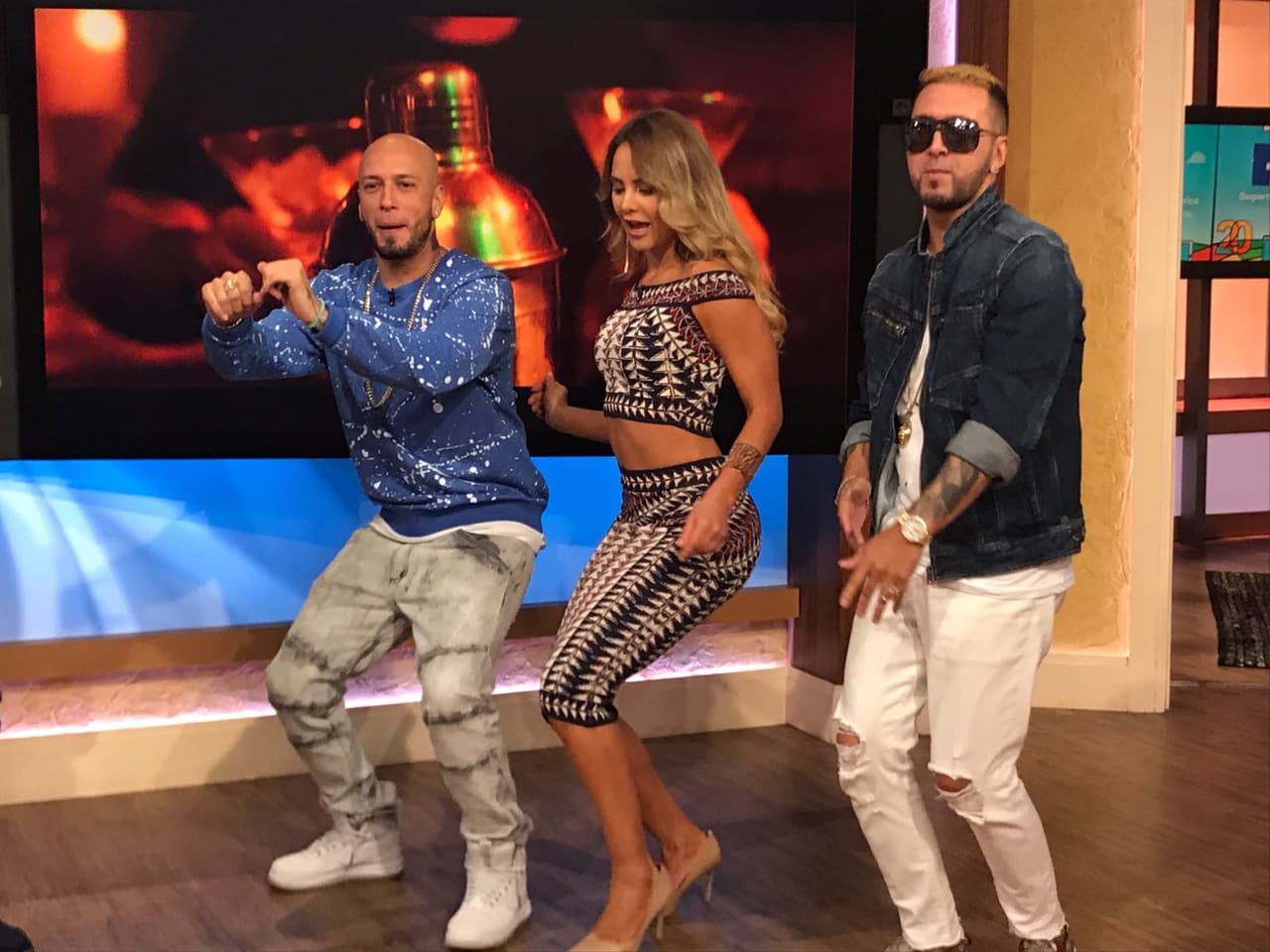 Cómo desaprovechar la oportunidad de moverse al ritmo de una mujer tan bella como Ximena.