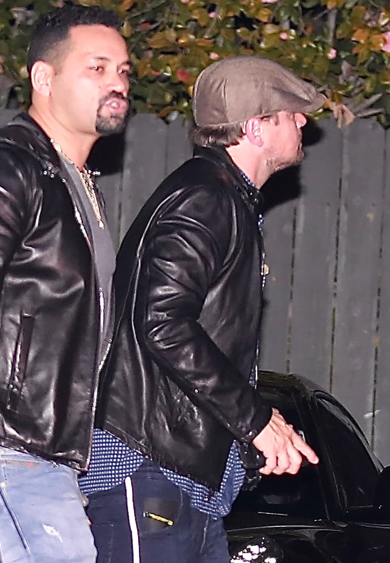 Cuando Leo vio las cámaras intentó esconderse.