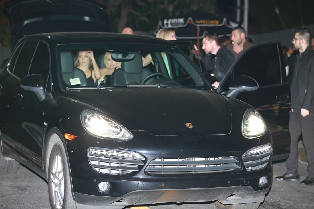 El actor se ocultó entre sus guspísimas amigas? ¿Dónde habrán seguido la fiesta?