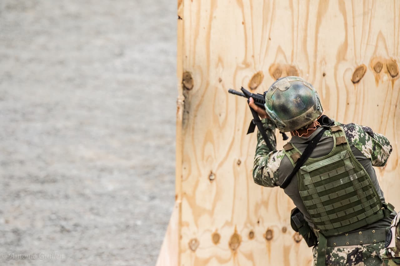 Este lunes dio inicio nueva edición de la competencia militar Fuerzas Comando, la cual, en su edición 2016, se realiza en Lima, Perú. Durante los 10 siguientes días, equipos militares de élite provenientes de 20 países de América mostrarán su destreza, su fuerza y su resistencia, así como sus estrategias en contra del terrorismo y el crimen organizado.