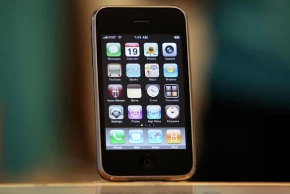 En Junio de 2009 cientos de personas hicieron cola en la tienda de Apple en San Francisco para ser los primeros en comprar nuevos 3Gs del iPhone, que pormetía ser más rápido que el iPhone 3G anterior y tenía varias características nuevas.