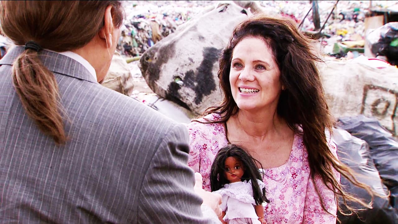 Más tarde la vimos con un personaje muy distinto a Victoria. En 'La gata' perdió todo el glamour para convertirse en Fela. Apareció por primera vez sin su característica cabellera rubia, pues se tiñó el cabello para hacer más creíble su personaje.