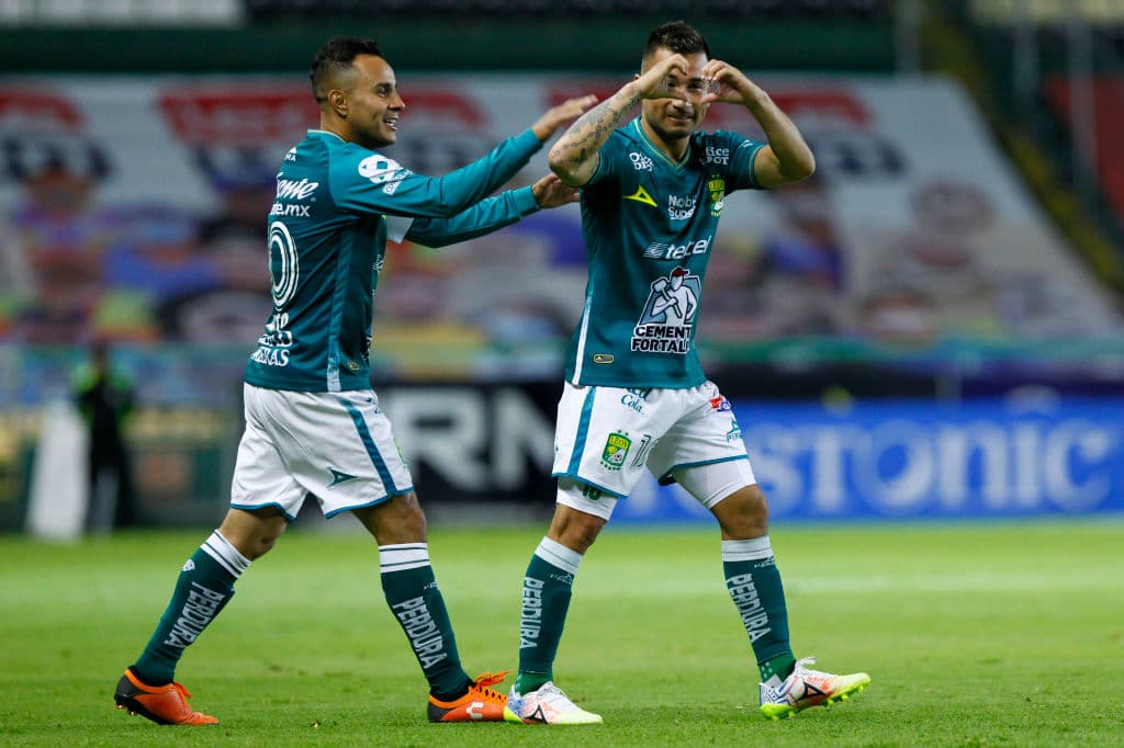 Meneses (83’) cobró un tiro libre para guardar el esférico al fondo de la red; Mena (90+6’) hizo el de la victoria por la vía penal.