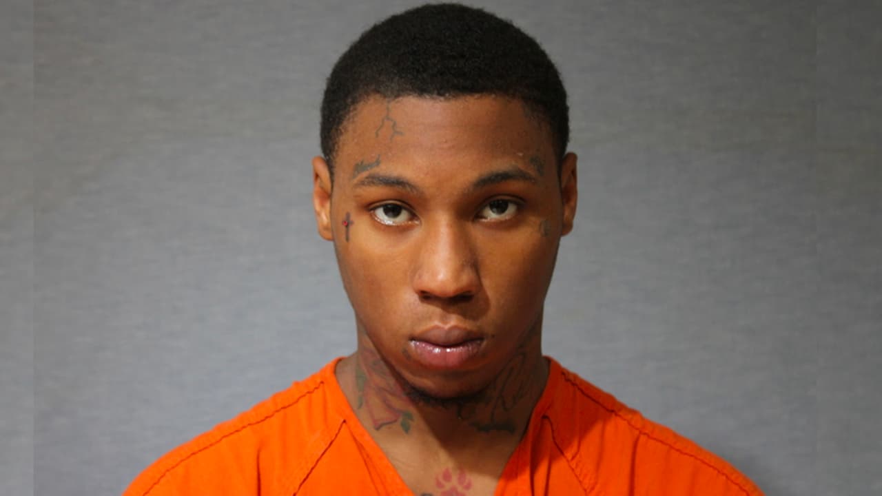 Arrestan a sospechosos de matar a madre que ayudaba a sus hijos a moverse en una vivienda en Garland