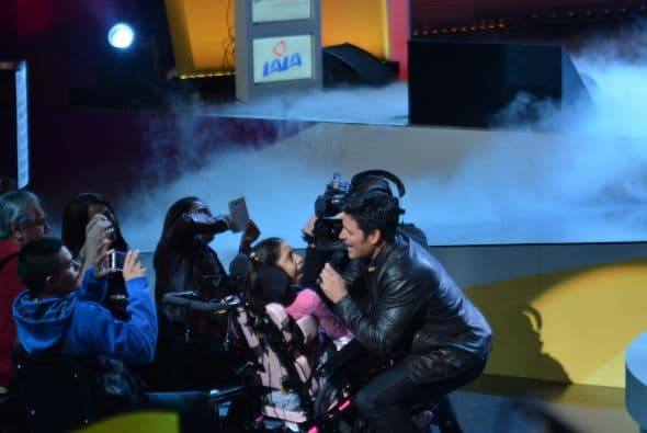 La estrella de Chayanne llenó de música y luz el foro, desde donde encantó ¡y enamoró! a los asistentes. 