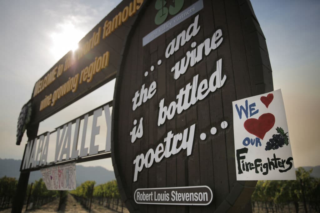 El letrero de bienvenida se ha convertido en un punto de referencia muy popular en las redes sociales, atrayendo a cientos de miles de visitantes cada año. Sin embargo, con el aumento de la popularidad de las redes sociales, ha surgido la necesidad de abordar los desafíos de seguridad asociados con este punto turístico.
