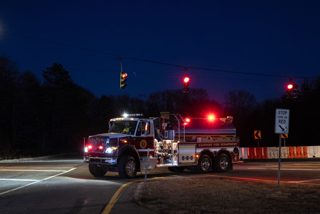 Los bomberos extinguieron el último foco activo en la localidad de Westhampton.
