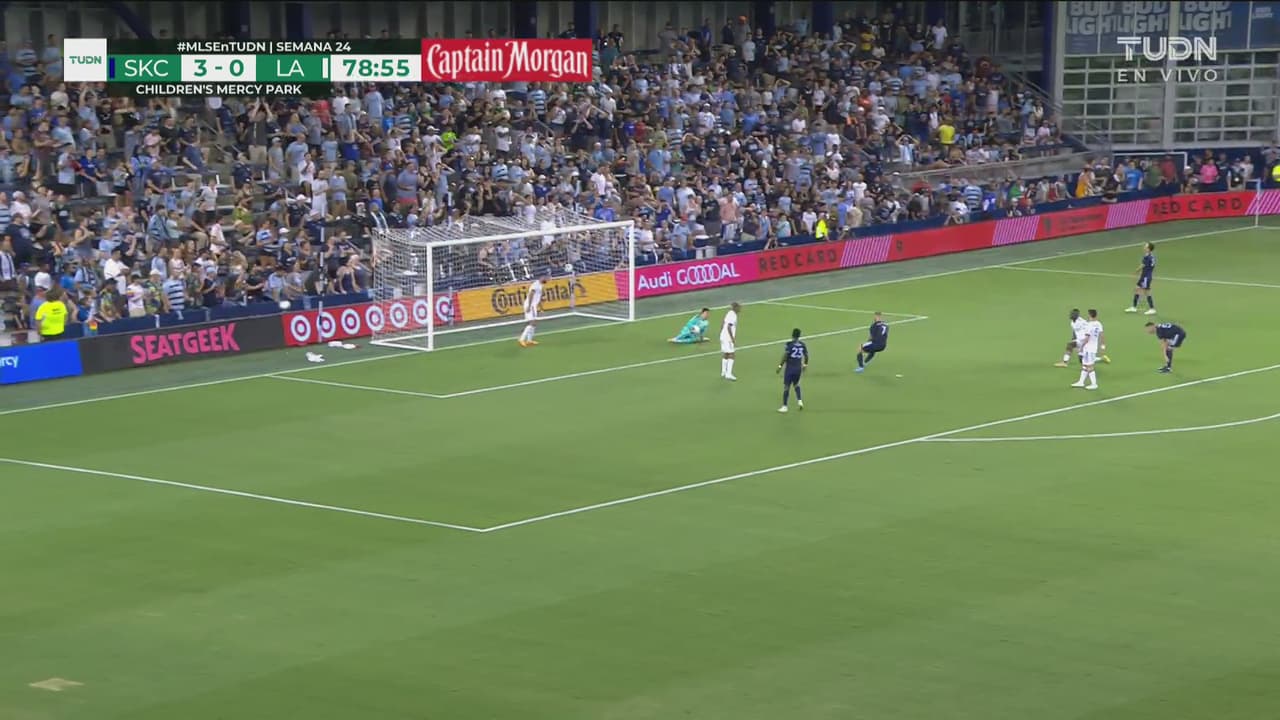 Bond evita una nueva caída de su arco con gran estirada abajo