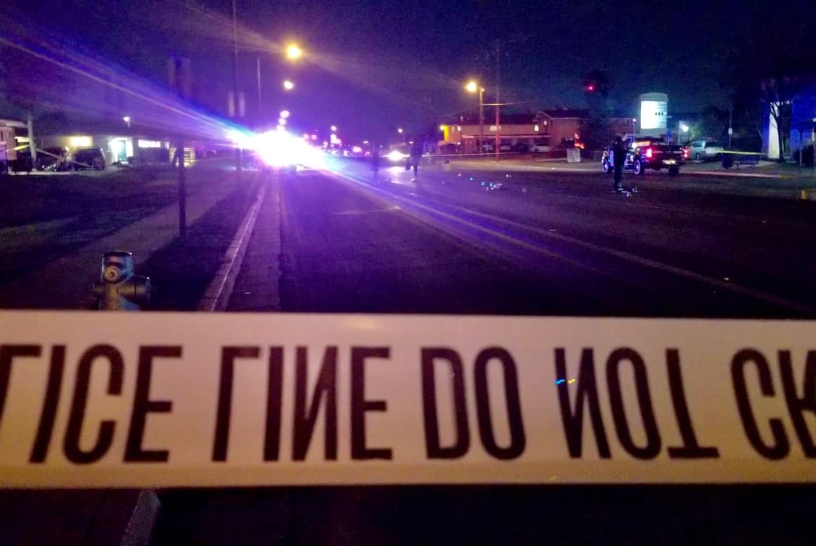 Hombre muere atropellado en Fresno y conductor se escapa