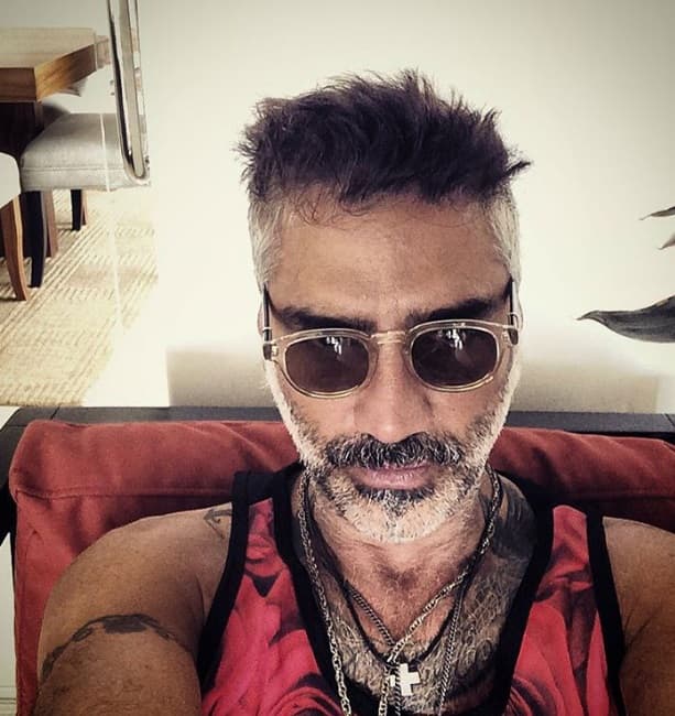 De todas sus famosas relaciones y su vida amorosa “de novela” como galán indiscutible, en este año 2019 las cosas se ven muy bien para el ídolo de multitudes sobre todo en el plano familiar, con sus hijos con quienes habrá un mayor acercamiento en general y una consolidación familiar.