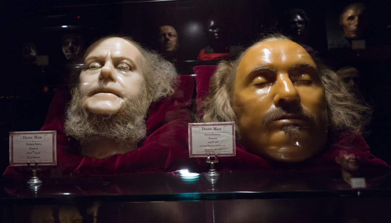 Cada rostro en cera, de una figura famosa o no, cuenta algo de su historia.