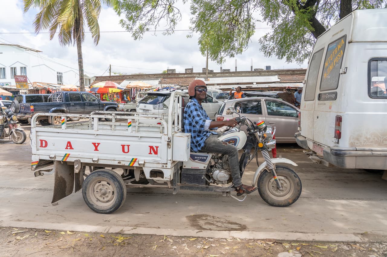 <b>Tanzania.</b> Advertencia de viaje actualizada el 1 de marzo de 2021.
<br>
<br>A principios de este mes, los CDC dijeron que
<a href="https://www.univision.com/noticias/salud/nueva-guia-viajes-vacuna-cdc-coronavirus"><u>las personas que están completamente vacunadas pueden viajar de manera segura</u></a> dentro de los Estados Unidos con un "bajo riesgo". Sin embargo, su directora, Rochelle Walensky, desalentó a los estadounidenses de hacerlo debido al incremento de casos en algunos estados.