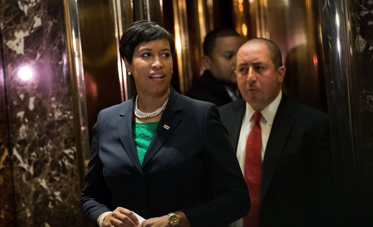 La alcaldesa de Washington DC, Muriel Browser.