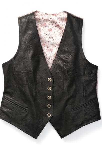 O un chaleco sin mangas es perfecto para enmarcar los hombros y llevar el foco hacia la parte superior del cuerpo, concluye Valle.