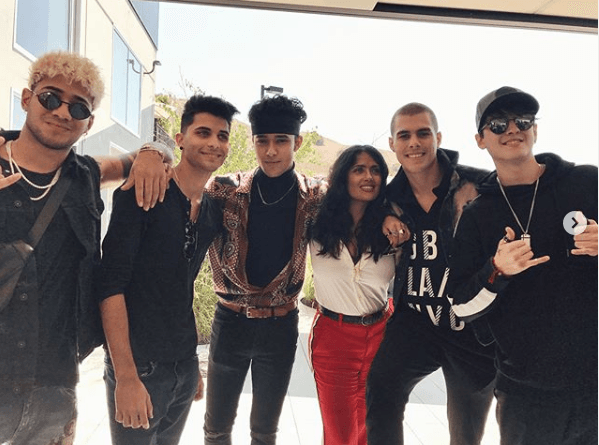 ¡Y toda oportunidad es buen para conocer a sus ídolos! En esta instantánea, los nominados a dos categorías de Premios Juventud están acompañados de la actriz mexicana Salma Hayek.