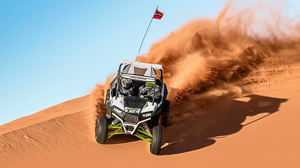 En su versión para dos personas,
<b>el Polaris RZR XP 1000</b> cuenta con un motor de 110 caballos de fuerza y torque de 71 lb-pie.