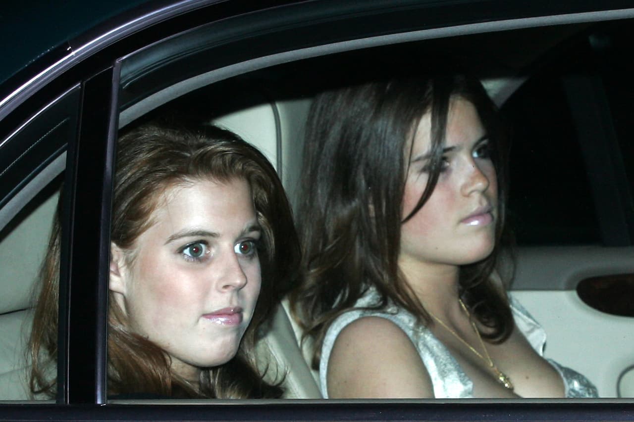 Eugenie no tiene un estilista personal, así que es ella misma quien elige sus atuendos, ya sean casuales o de fiesta.
<br>