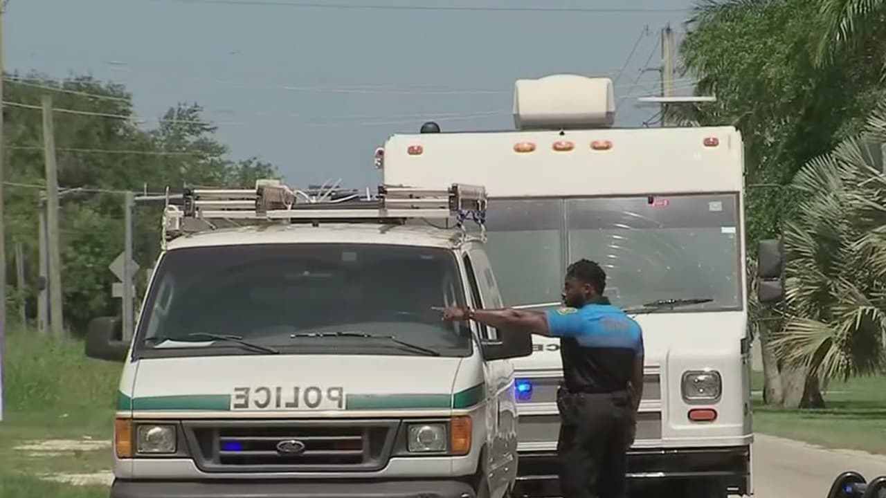 Hombre dispara con un rifle a una mujer del servicio postal en Florida City, luego se entrega a la policía