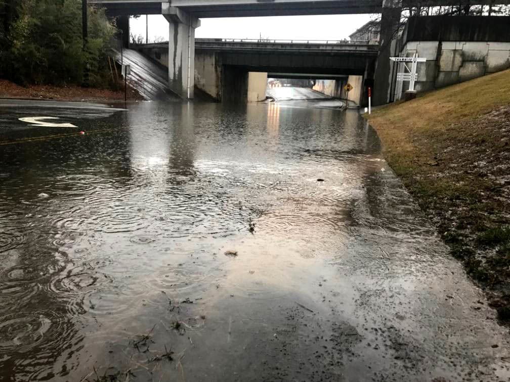 El Ayuntamiento de Chamblee informó este viernes que la intersewcción de New Peachtree Rd y American Industrial Way está cerrada debido a una inundación.