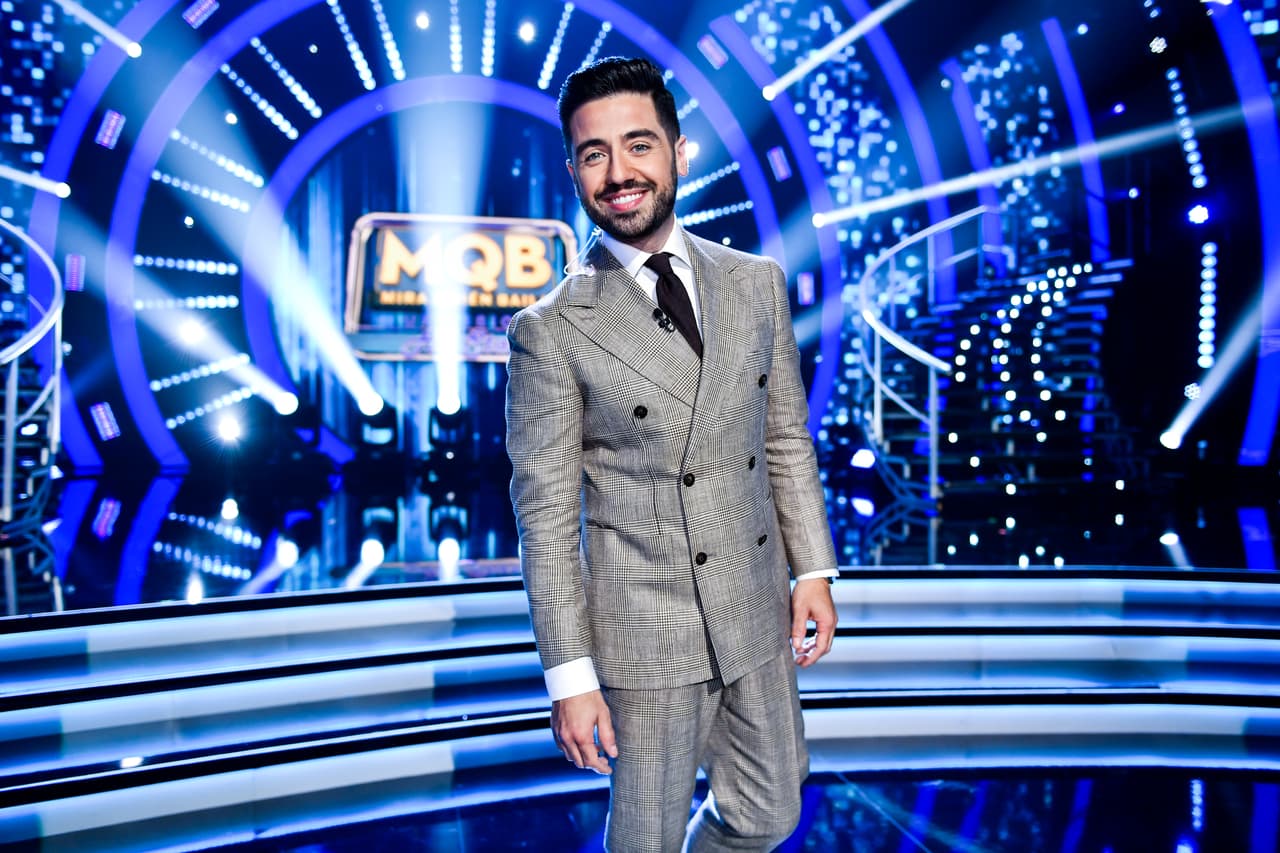 No solo las mujeres impusieron moda, los hombres también se esforzaron en presentarse con estilos únicos.