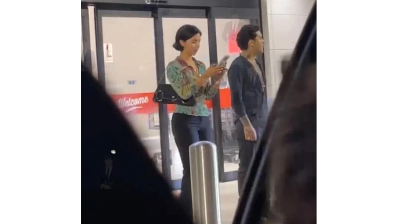 Ángela Aguilar y Christian Nodal fueron captados a las afueras de un H-E-B en Magnolia, Texas el 22 de mayo de 2024.