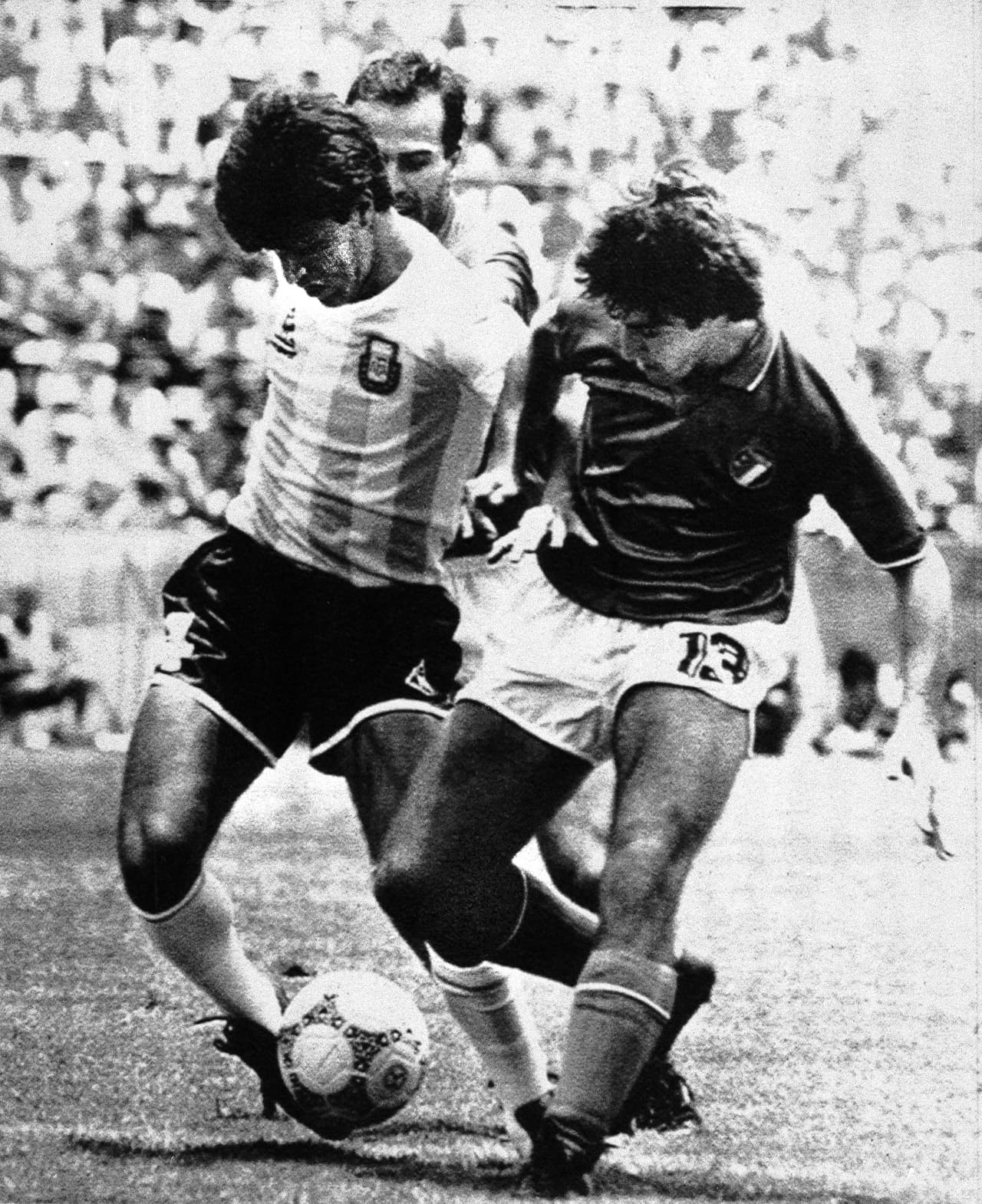 Claudio Borghi: “No, ni lo uno, ni lo otro, sino todo lo contrario.”