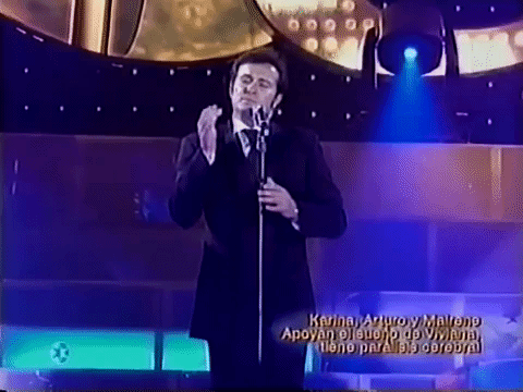 Desde joven Arturo Peniche desmostró sus capacidades histriónicas, las cuales le han dado reconocimientos a nivel mundial a lo largo de su carrera. En 2002 lanzó su primer material discográfico títulado 'Mi amor anda libre', el cual no fue del todo bien recibido. Sin embargo esto no lo detuvo e intentó con 3 discos más, el último en 2017.