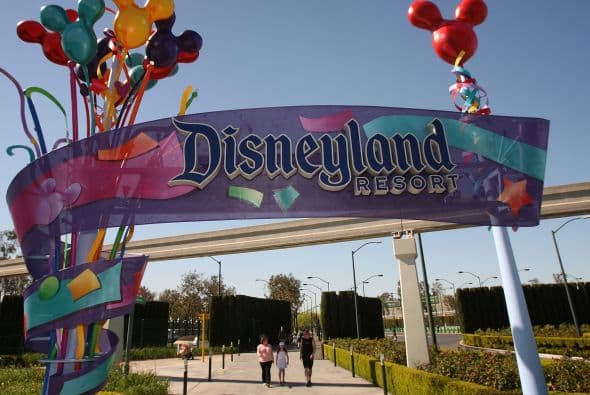 La pareja fue vista por primera vez en Disneylandia junto a los hijos de Marc y Jennifer López.