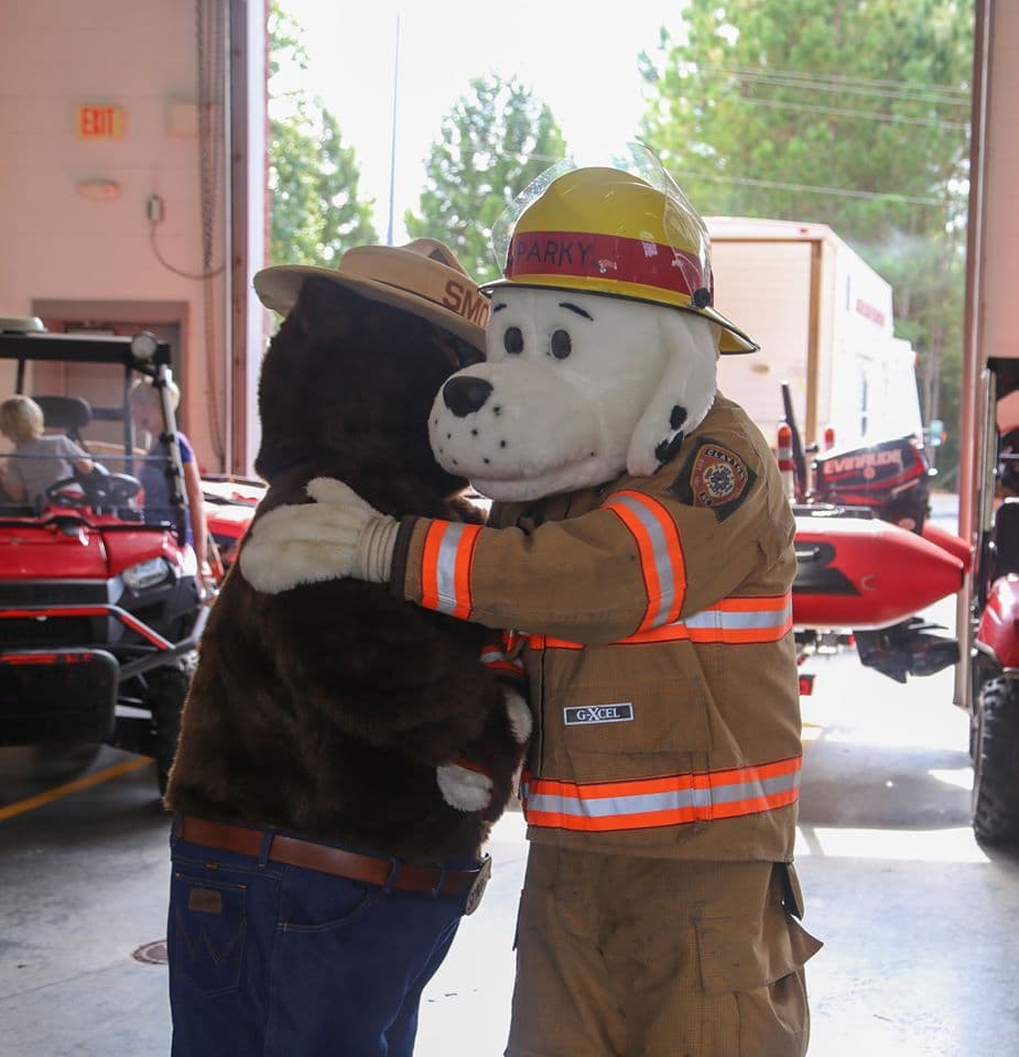 El departamento de bomberos realiza actividades especialesesta navidad.