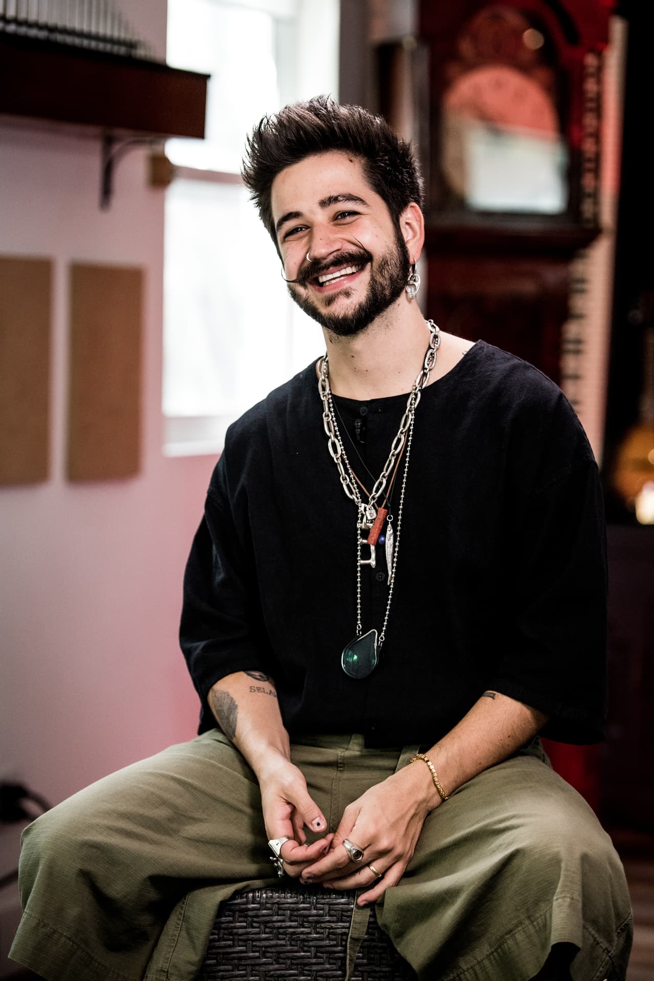 <b>No se considera el líder de ‘La Tribu’:</b>
<br>
<br>“La bendición que me ha traído ‘La Tribu’ a mi vida es que me siento parte de algo. En el momento que siento que soy cacique de ellos, pierdo el tesoro de la horizontalidad.”