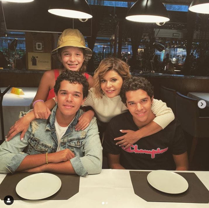 Siete años después, la actriz y cantante dio a luz a María Itatí, durante su matrimonio con el productor Carlos Alberto Cruz.