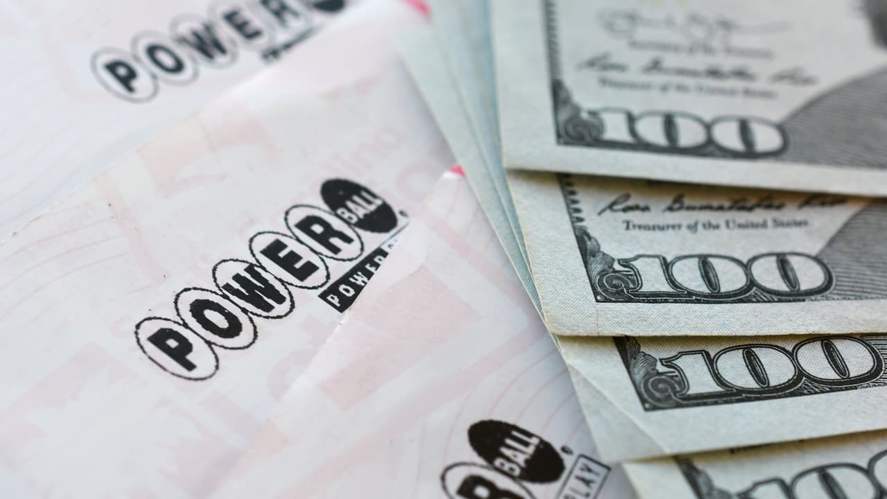 <h3 class="cms-H3-H3">2013: Bells y el primer jackpot </h3>📆 El 29 de mayo de 2013,
<b> Texas ganó su primer premio mayor de Powerball.</b> 
<br>💰 El jackpot
<b> fue de 40 millones de dólares</b>. 
<br>📍 El boleto ganador 
<b>se vendió en Lone Star Food Store 48, en Bells</b>, una comunidad pequeña del norte del estado. 
<br>Fue un solo boleto con los seis números correctos. 
<br>
<b>El ganador eligió el pago en efectivo</b> y el caso quedó registrado como el primero en la historia del juego en Texas.